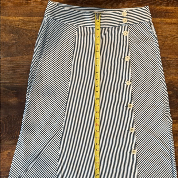 Midi length side-button Summer skirt from J.Crew. Blue/white stripes. In EUC.Sz4 - Picture 8 of 8